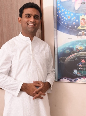 AN ACCOMPLISHED HEALER – Krishna Bhaavin AN ACCOMPLISHED HEALER - Krishna Bhaavin